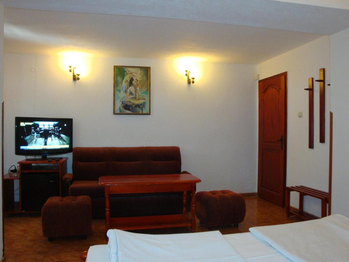 Family Hotel Diana Lyaskovo  Εξωτερικό φωτογραφία