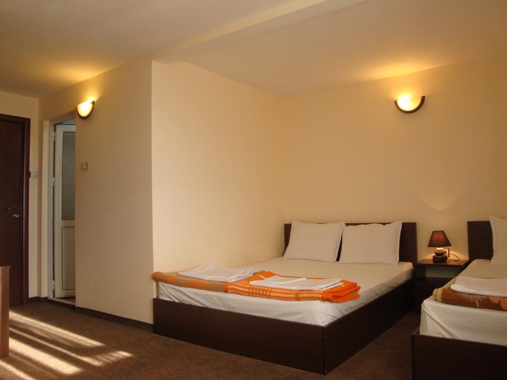 Family Hotel Diana Lyaskovo  Εξωτερικό φωτογραφία