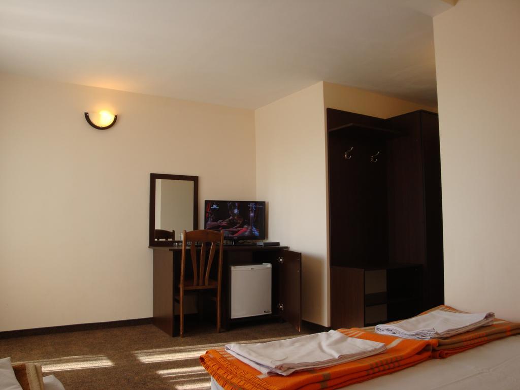 Family Hotel Diana Lyaskovo  Εξωτερικό φωτογραφία