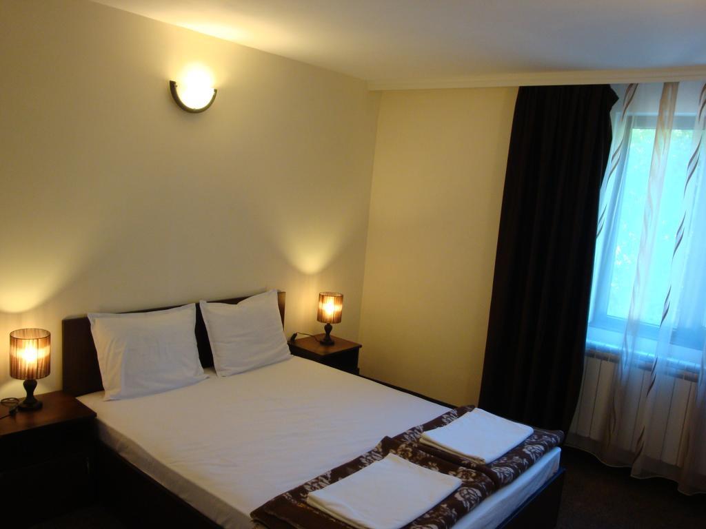 Family Hotel Diana Lyaskovo  Εξωτερικό φωτογραφία