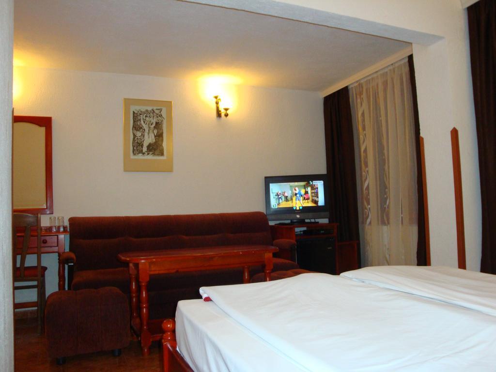 Family Hotel Diana Lyaskovo  Εξωτερικό φωτογραφία