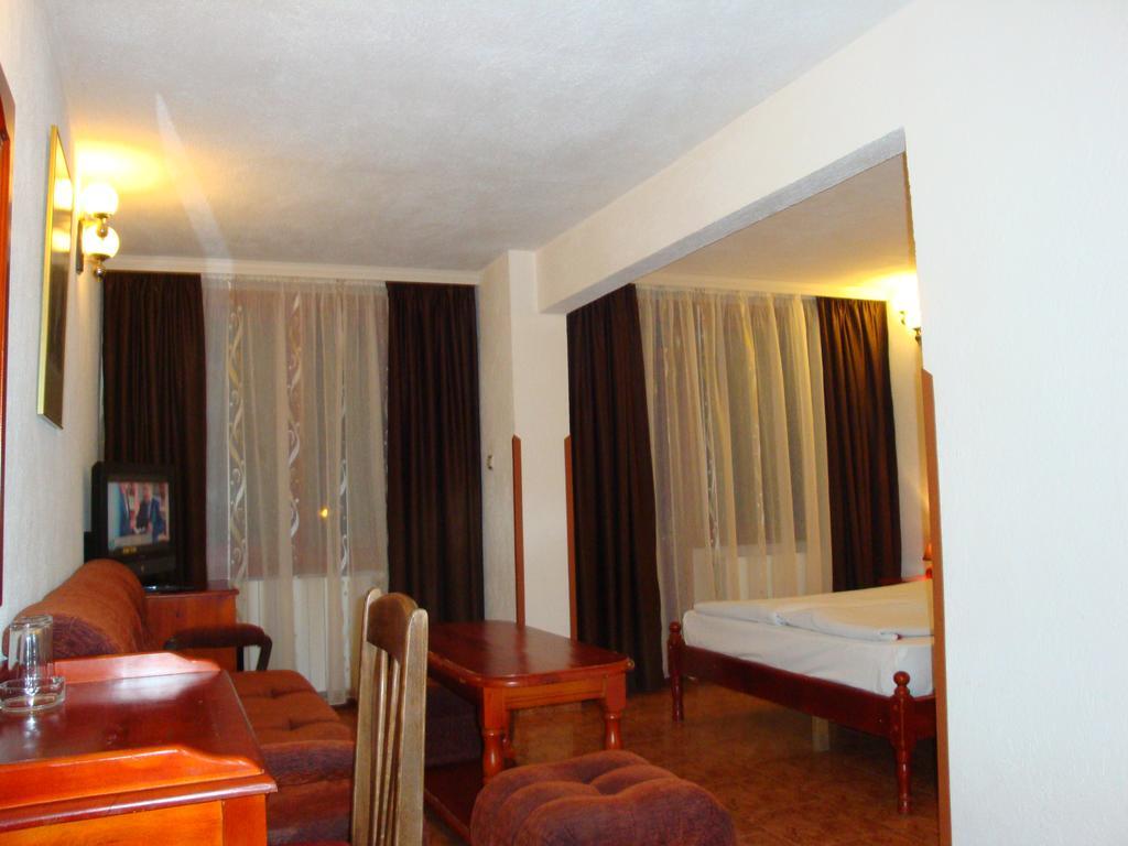Family Hotel Diana Lyaskovo  Εξωτερικό φωτογραφία