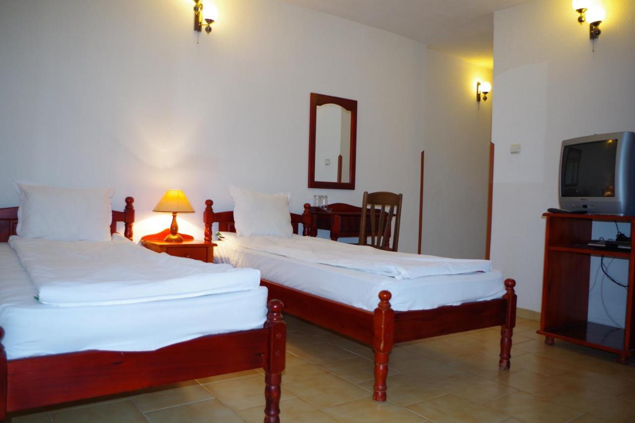 Family Hotel Diana Lyaskovo  Εξωτερικό φωτογραφία